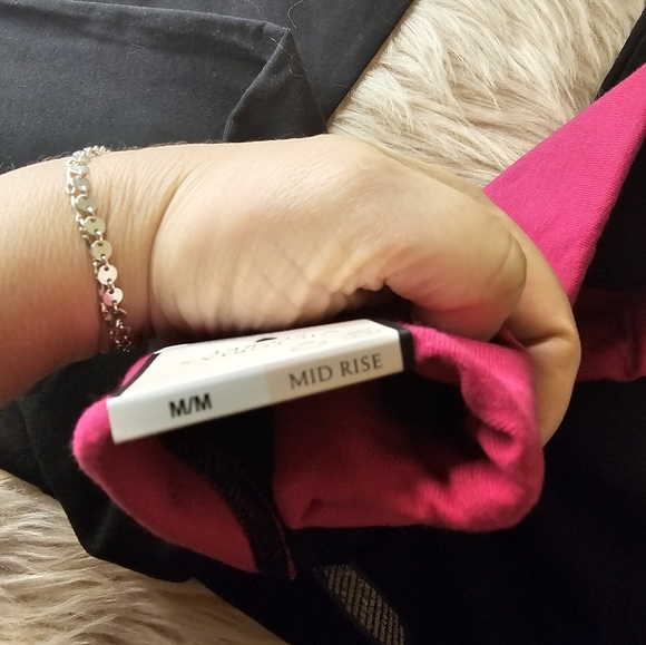 NWT VICTORIA SECRET LEGGINGS - Picture 6 of 7